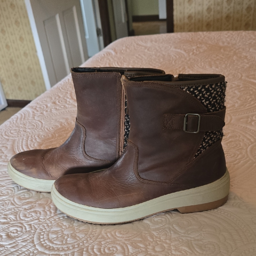 Merrell Waterproof Brown Leather Ankle Booties with Cream Sole